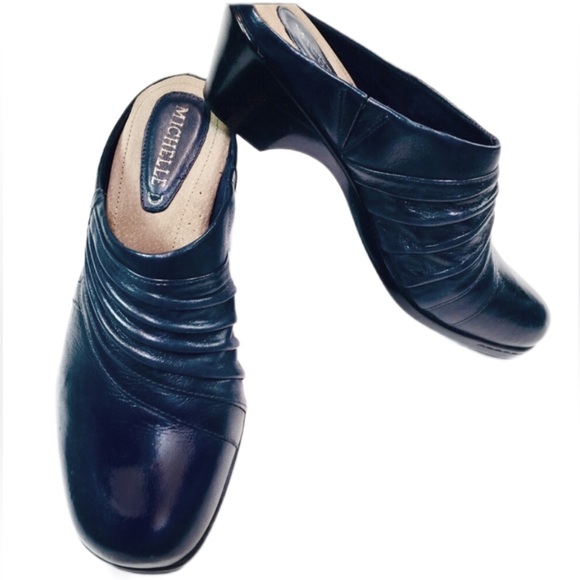 Michelle D Womans Mule Steff Navy Leather Clog 6.5 - Picture 2 of 6